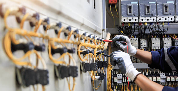 Professional Electrician technician working in Hitchcock, TX